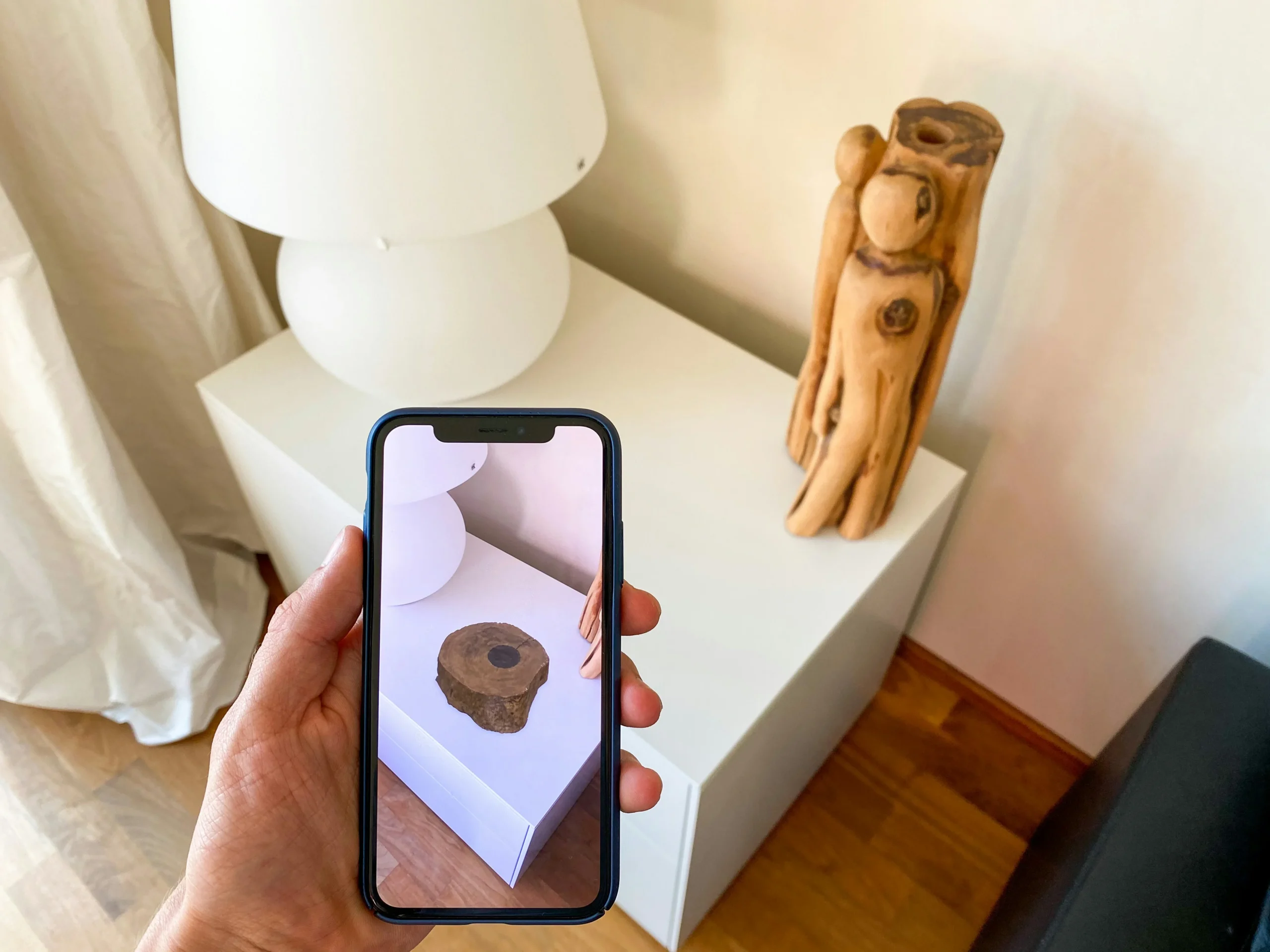 Augmented reality and virtual try-ons in ecommerce